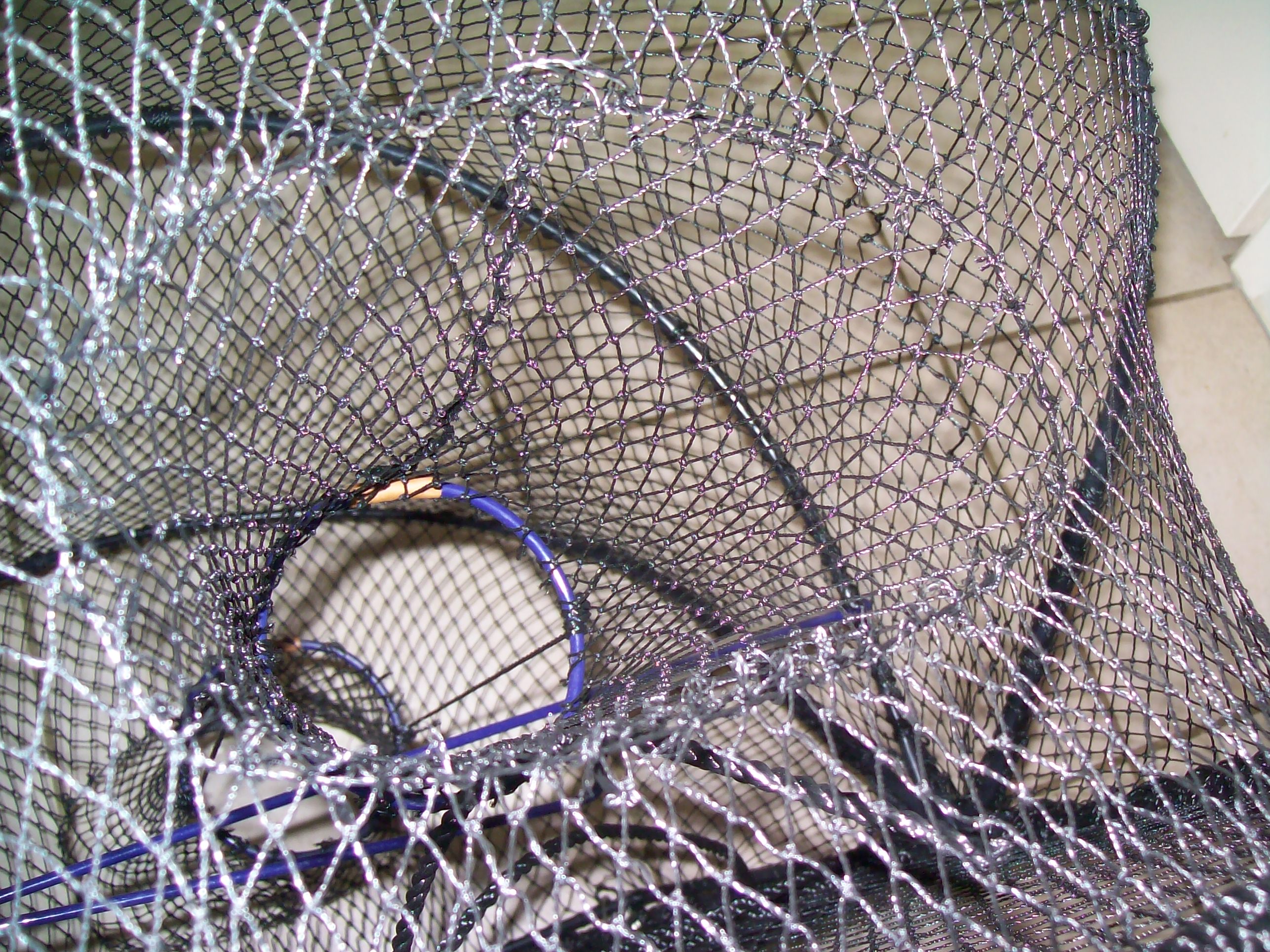 How to replace bait bags on a crab pot - Pro Fishing Queensland